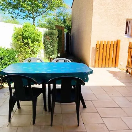 Villa Sympathique Mitoyenne Dans Avec Piscine Et Parking A 450m De La Mer - Cap D'agde - Ref Samaria67 *
